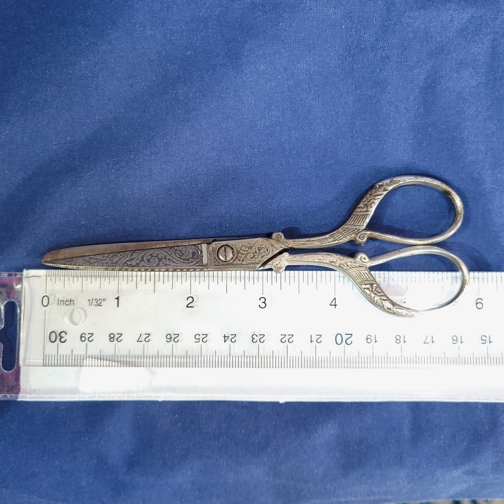 Vintage Spanish Toledo Etched Sewing Scissors - Picture 11 of 11